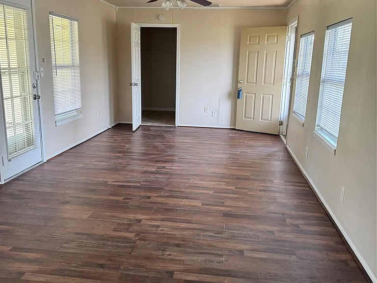 5702 Pine Ave — Photo 7
