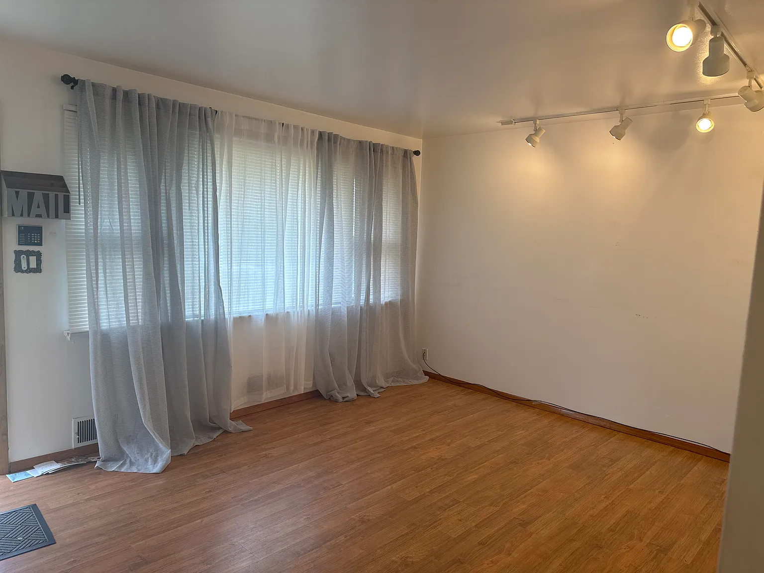 Yuro Dr, Edison — Photo 2