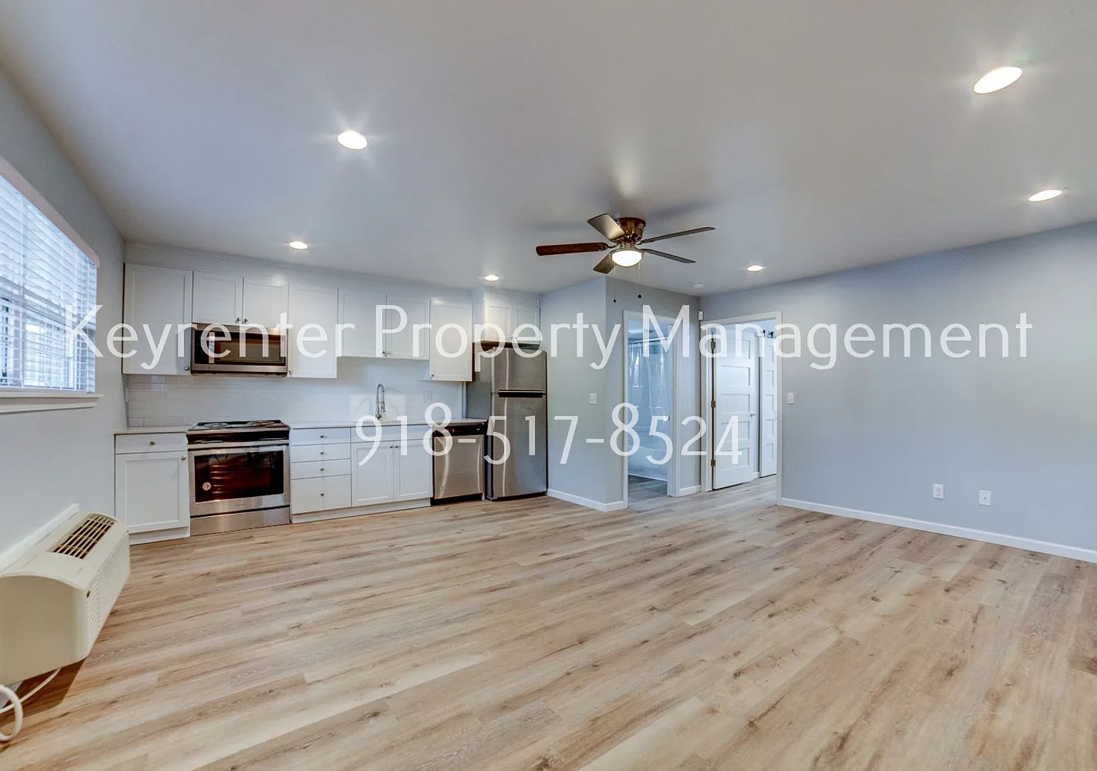 E 10th St Complex — Photo 2