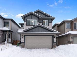 2927 11th St NW, Edmonton, AB T6T 0X7