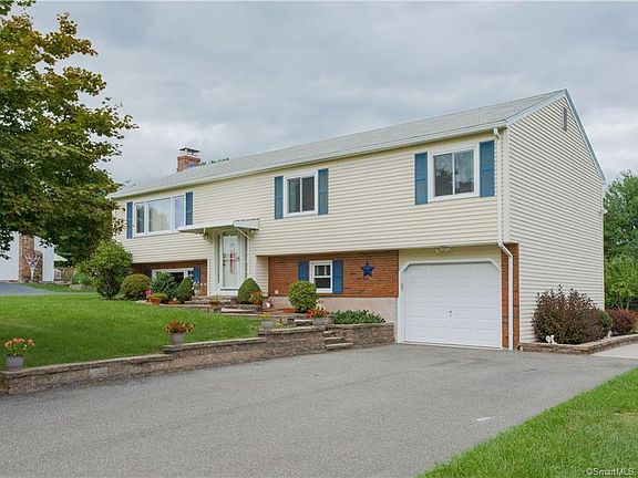 2nd image of 38 Pelican Ct