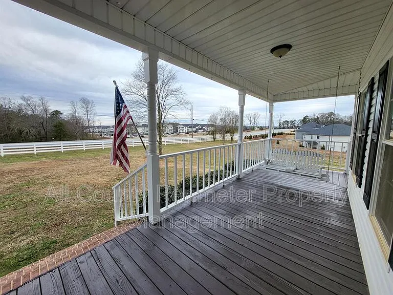 653 Glenn Gee Rd — Photo 2