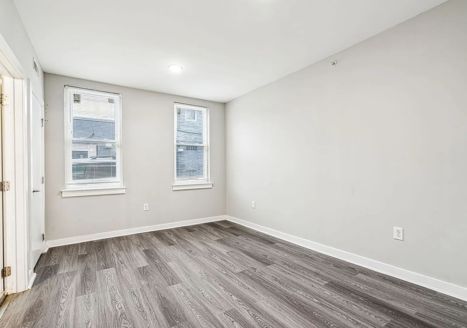 3044 Richmond Street — Photo 4