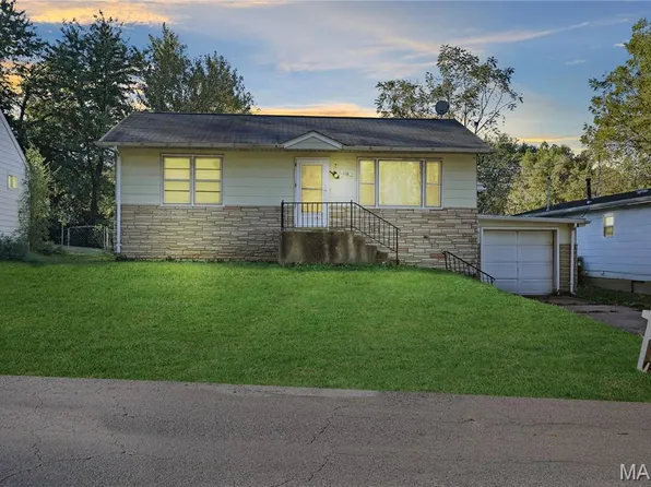 110 Barto Dr, Saint Louis, MO 63135