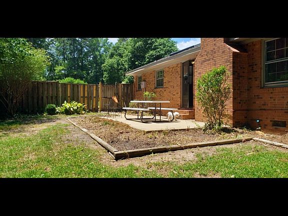 3rd image of 419 Clarion Dr