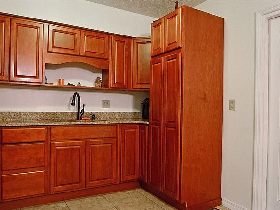 4th image of 5765 39th St