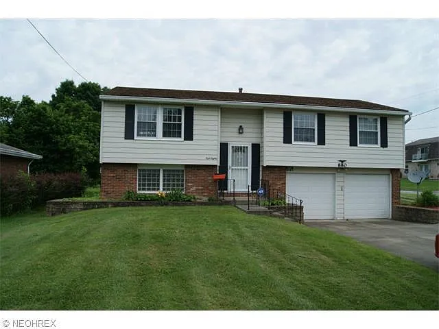 880 Carlton Dr photo 1