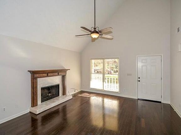 4th image of 1010 Wellers Ct