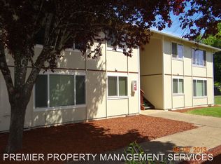 235 Gateway Blvd APT B, Cottage Grove, OR 97424