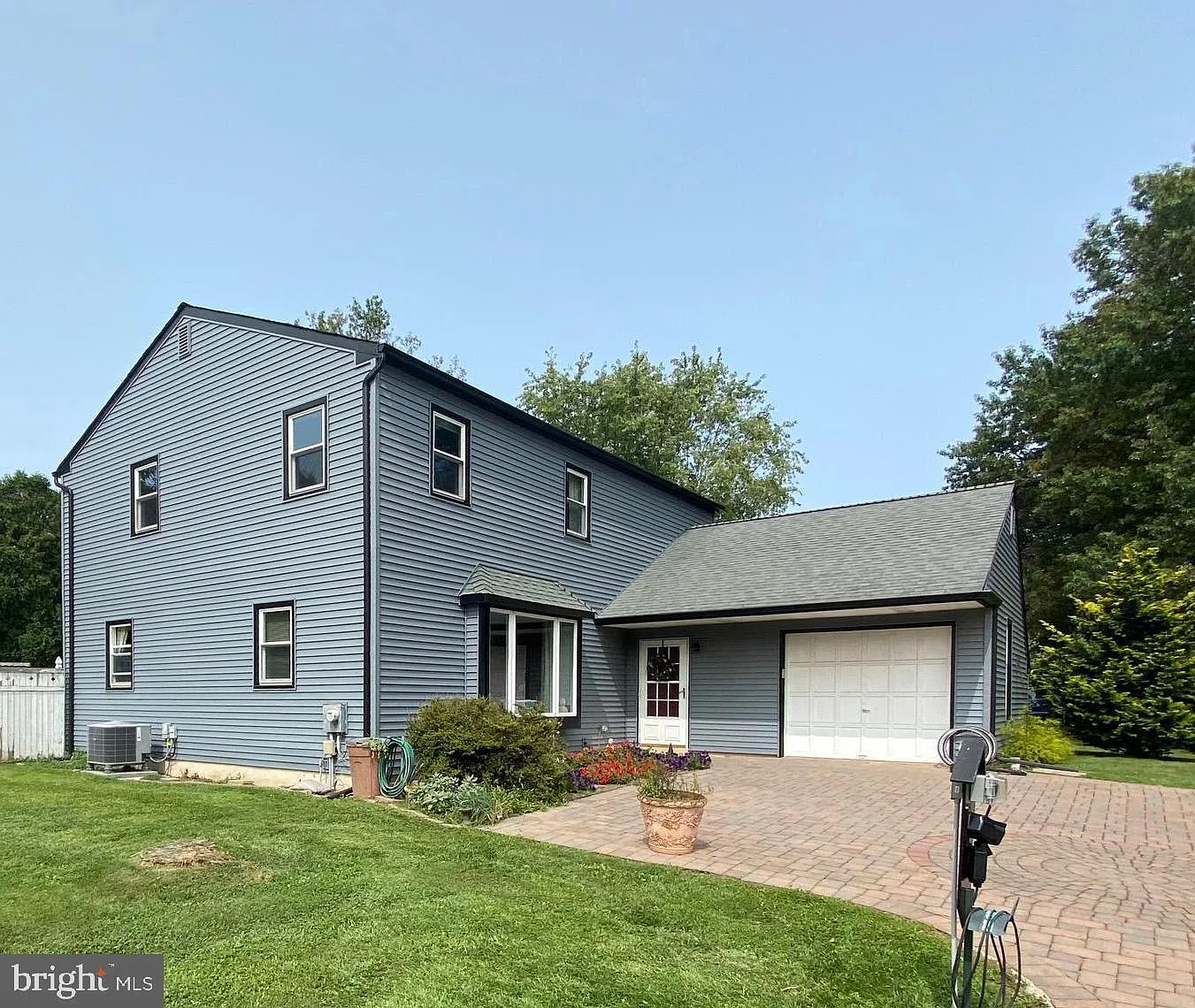 86 E Elizabeth Ln photo 1
