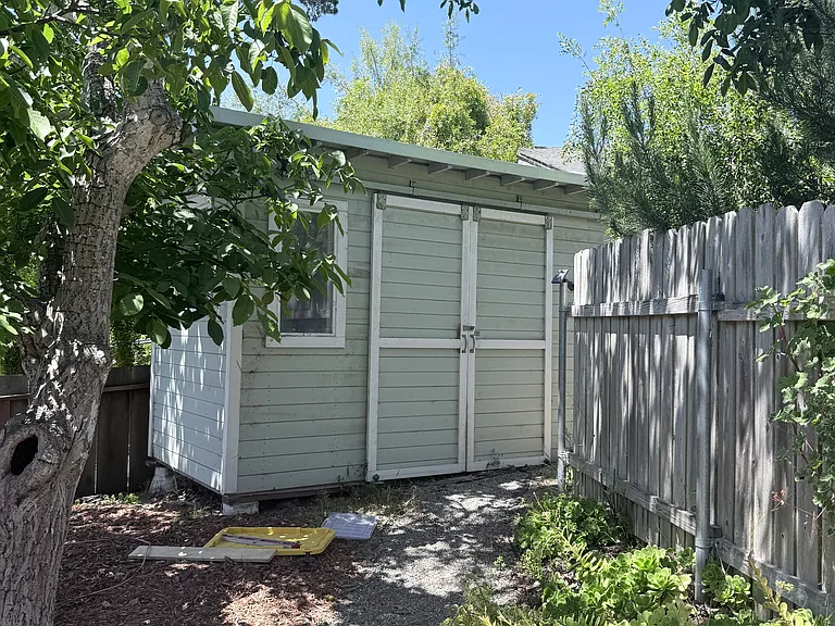 610 Larkin St — Photo 11