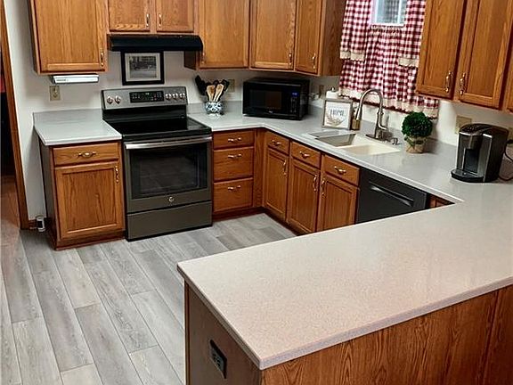 5th image of 556 N County Road 1050 E