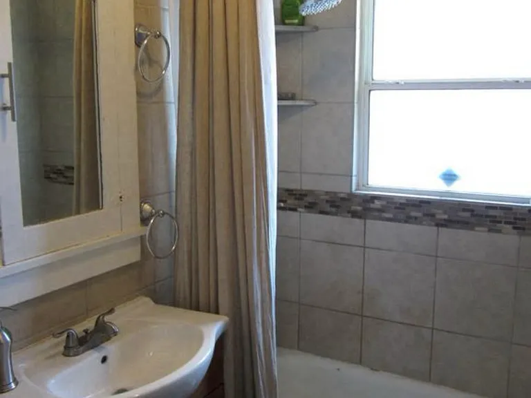 714 E 5th St #2 — Photo 3
