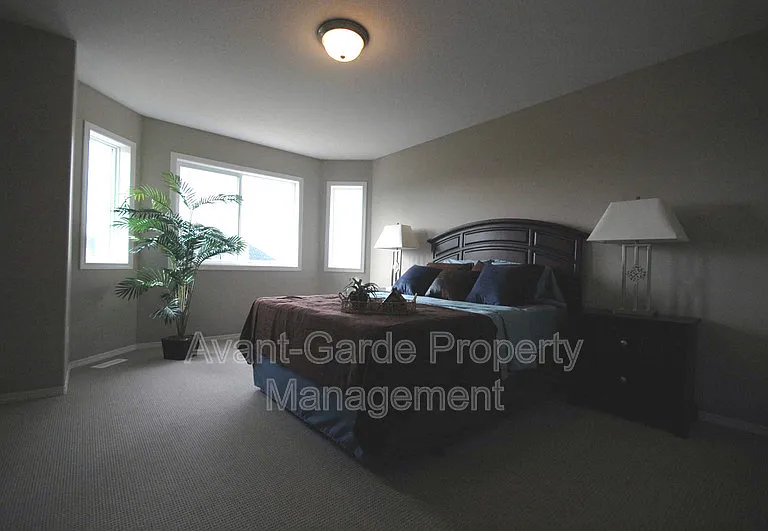 367 Ascott Cres — Photo 15