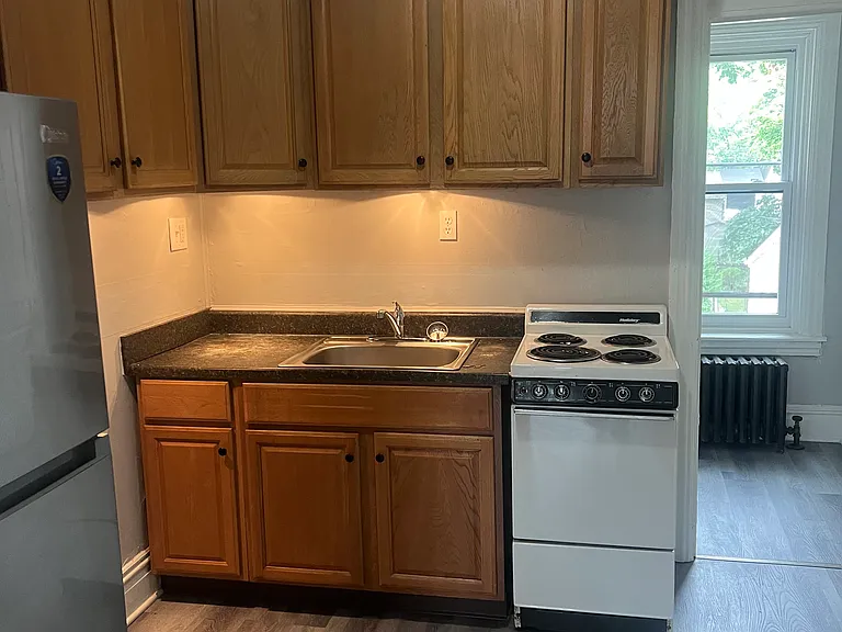 236 W Pomfret St #2 — Photo 4
