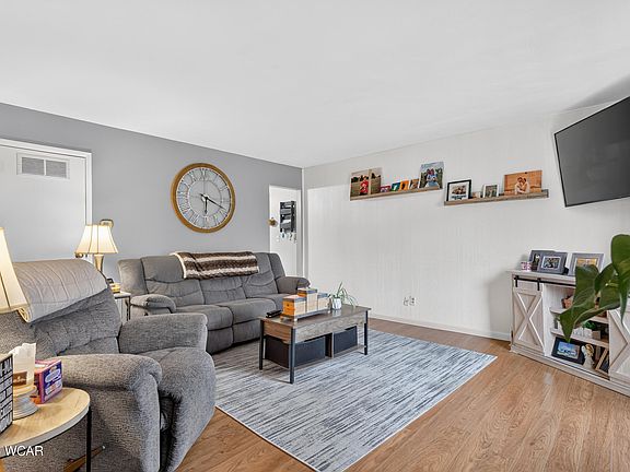 5th image of 1815 Jennifer Ln