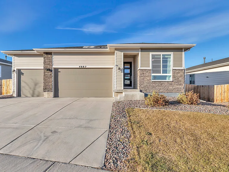 4007 Castle Vista Ln — Photo 1