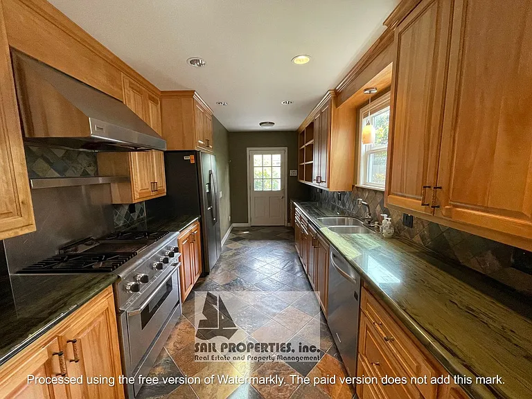 220 Baltimore Ave — Photo 5