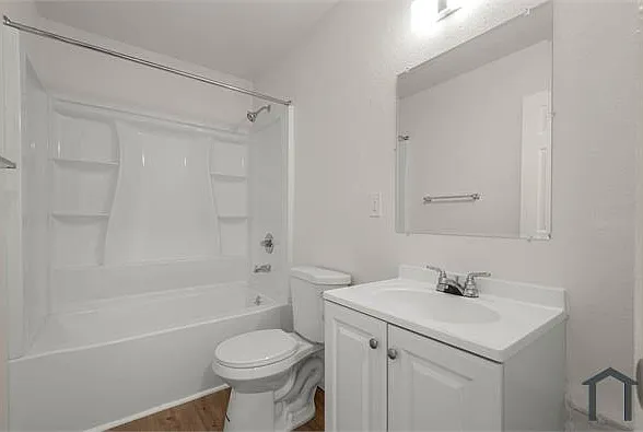 14636 Blythe St #4 — Photo 11