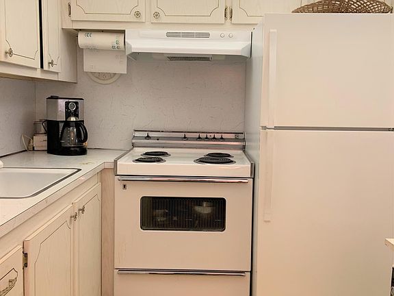 4th image of 106 Canterbury E