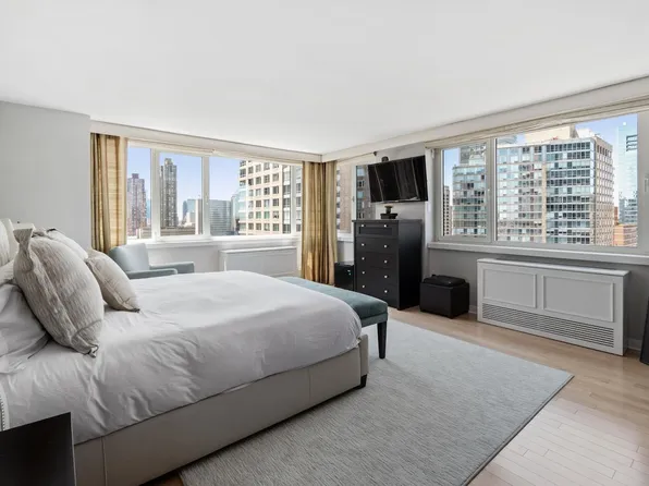 45 West 67th Street image 10 of 14