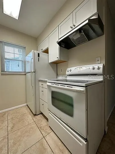 828 Sky Lake Cir #B — Photo 6