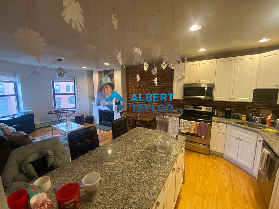 Kitchen/Living Room Area