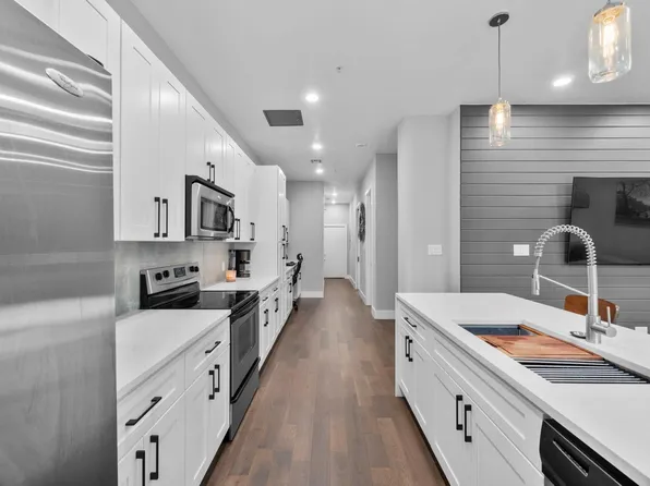 207 Pierce St #209, Houston, TX 77002