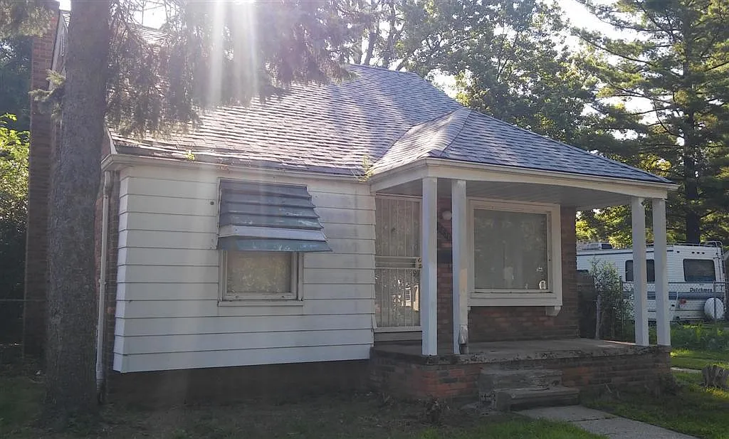 3 bed, 877 sqft, $1,400 — Photo 1