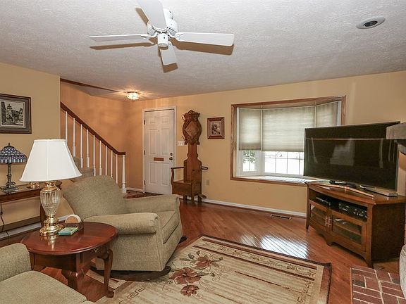 5th image of 5902 Gloucester Ct