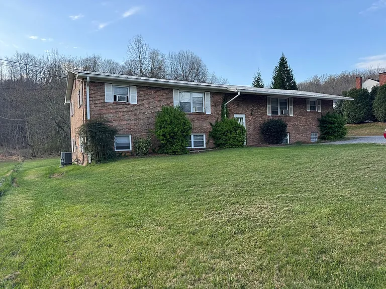 2903 S Greenwood Dr — Photo 1