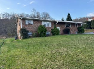 2903 S Greenwood Dr, Johnson City, TN 37604