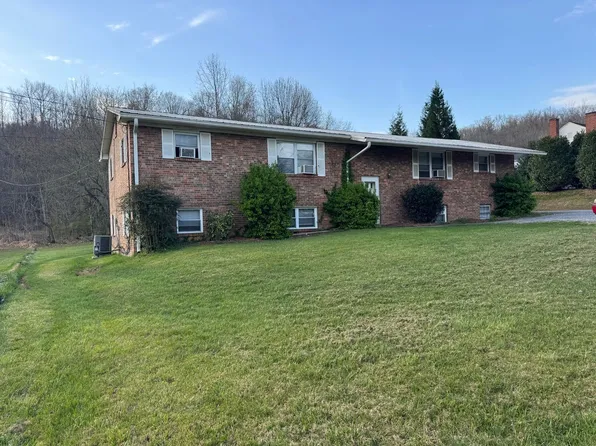 2903 S Greenwood Dr, Johnson City, TN 37604