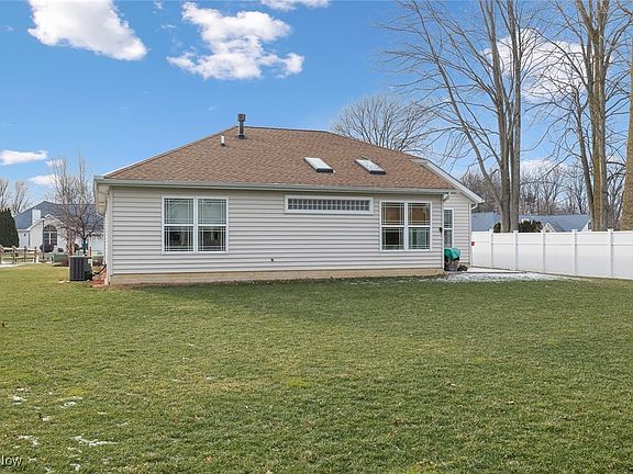 4th image of 245 Abbotsford Dr
