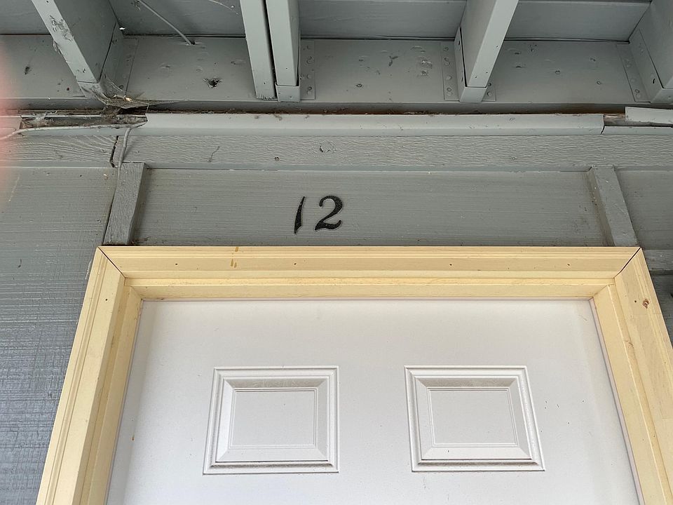 2nd image of 2900 SW Arnold Ave #12