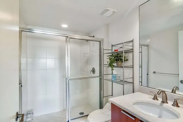 2650 Lake Shore Dr #2203 — Photo 20