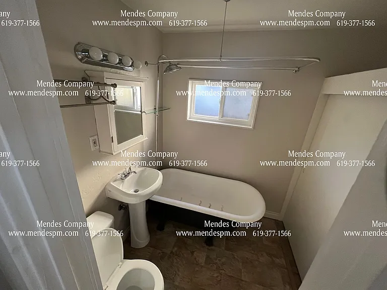 623 W Kalmia St — Photo 14