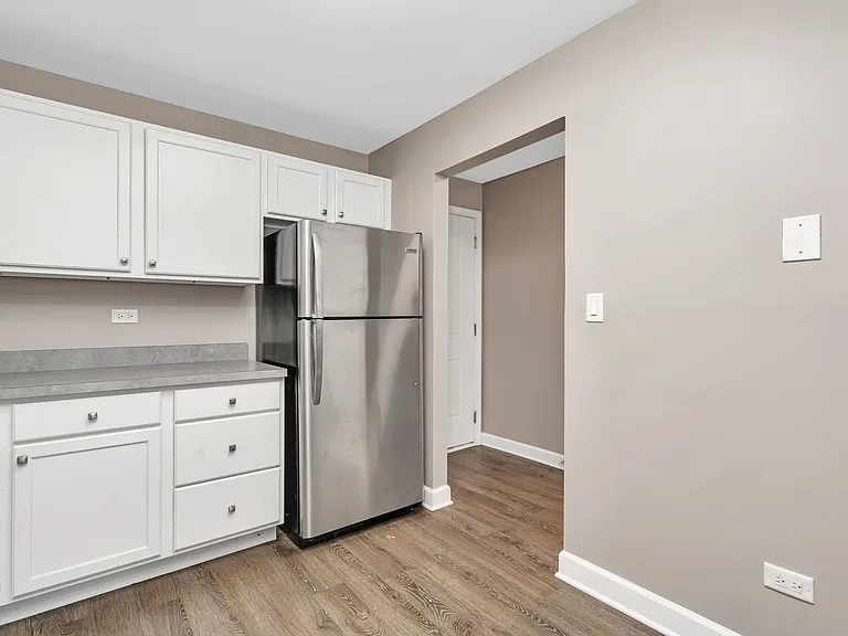 Lakeside Village Apartments — Photo 28