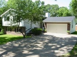 891 Howard Ln, Chaska, MN 55318