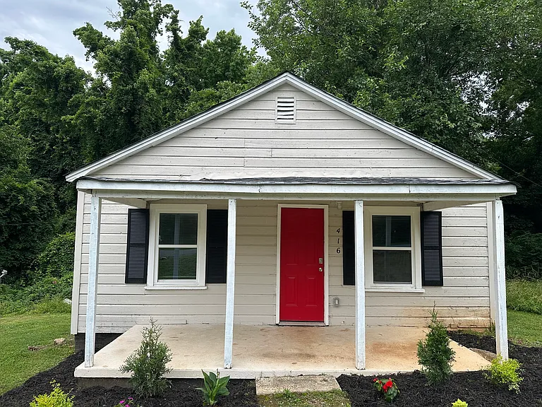 416 Airline Ave — Photo 2