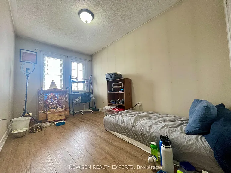 42 Crystalview Cres #UPPER — Photo 18