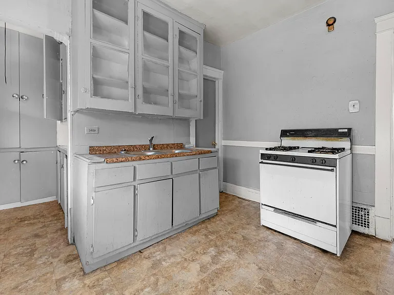2828 E 125th St #D — Photo 24