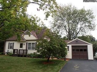 6668 Thornapple Dr, Mayfield Village, OH 44143