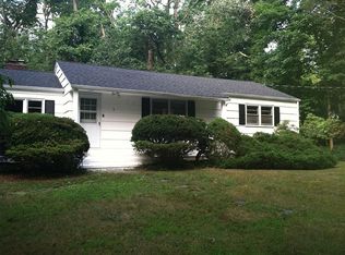 3 Foxhill Ln, Stony Brook, NY 11790