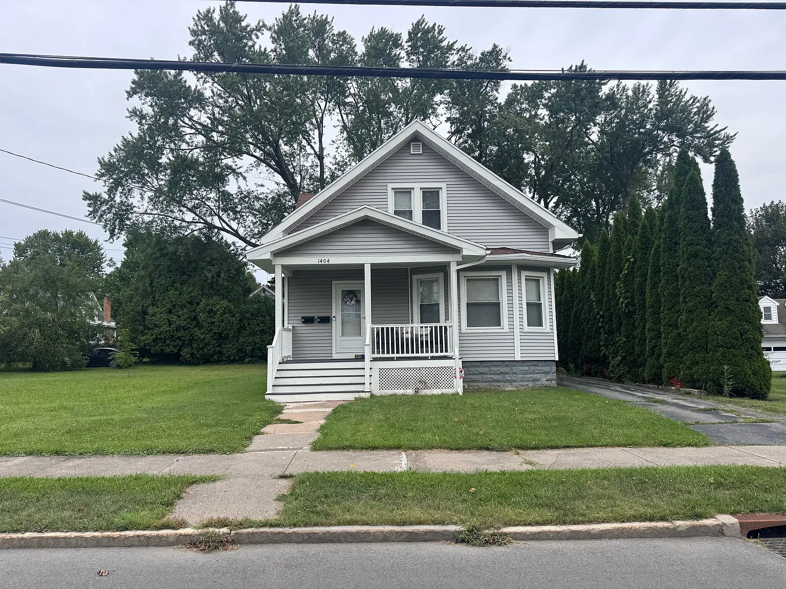 2 bed, 900 sqft, $1,900 — Photo 1