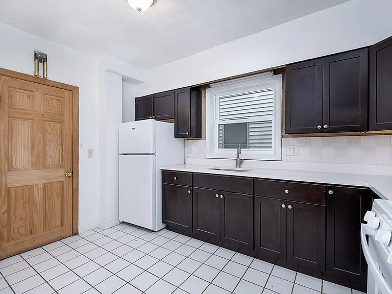 3 Dell St #1 — Photo 3