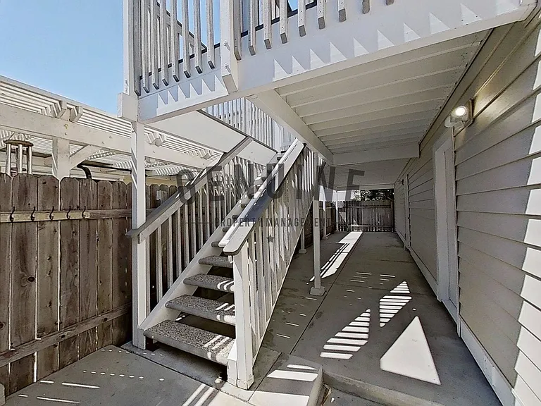 1008 England St — Photo 25
