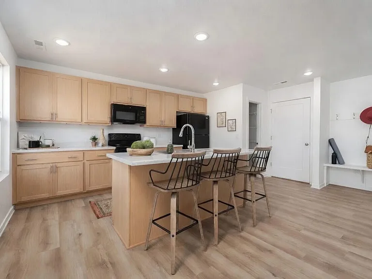 239 Newport Ave — Photo 4