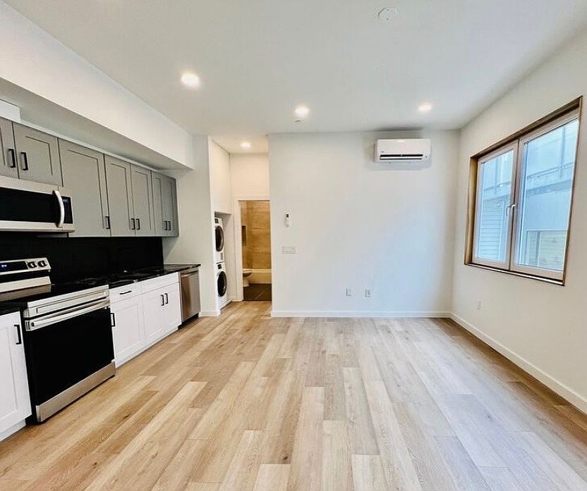 2nd image of 1308 N Front St #11