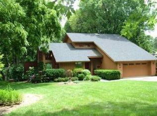 2211 S Arlington Ridge Rd, Arlington, VA 22202